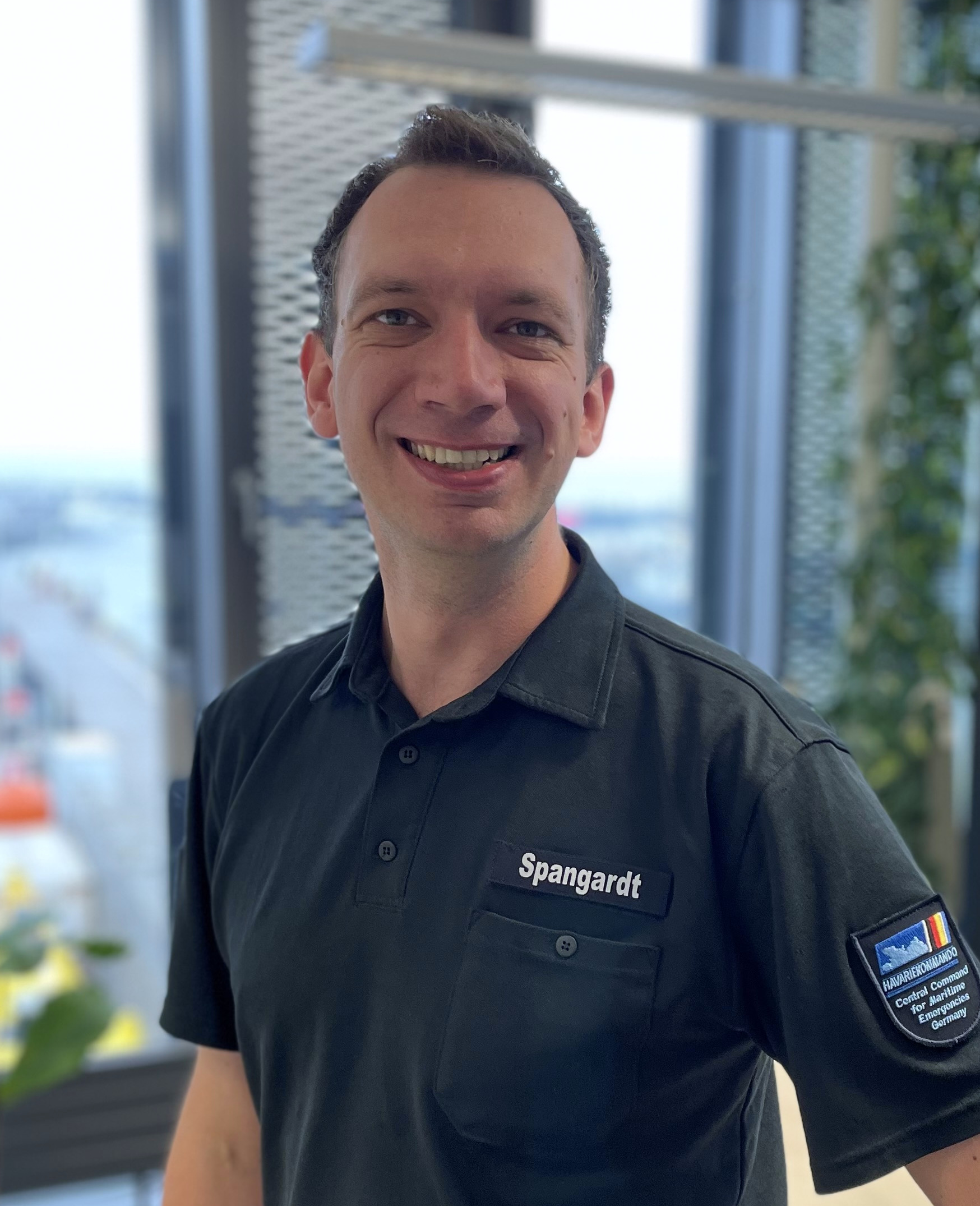 Dr. Benedikt Spangardt leitet seit 2021 die Stabsstelle Kommunikation des Havariekommandos. | Foto: Havariekommando/Moser Dr. Benedikt Spangardt leitet seit 2021 die Stabsstelle Kommunikation des Havariekommandos. | Foto: Havariekommando/Moser