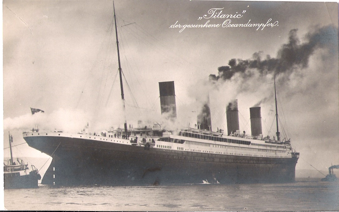 TITANIC beim Auslaufen von ihrem Bauort Belfast Anfang April 1912 TITANIC beim Auslaufen von ihrem Bauort Belfast Anfang April 1912
