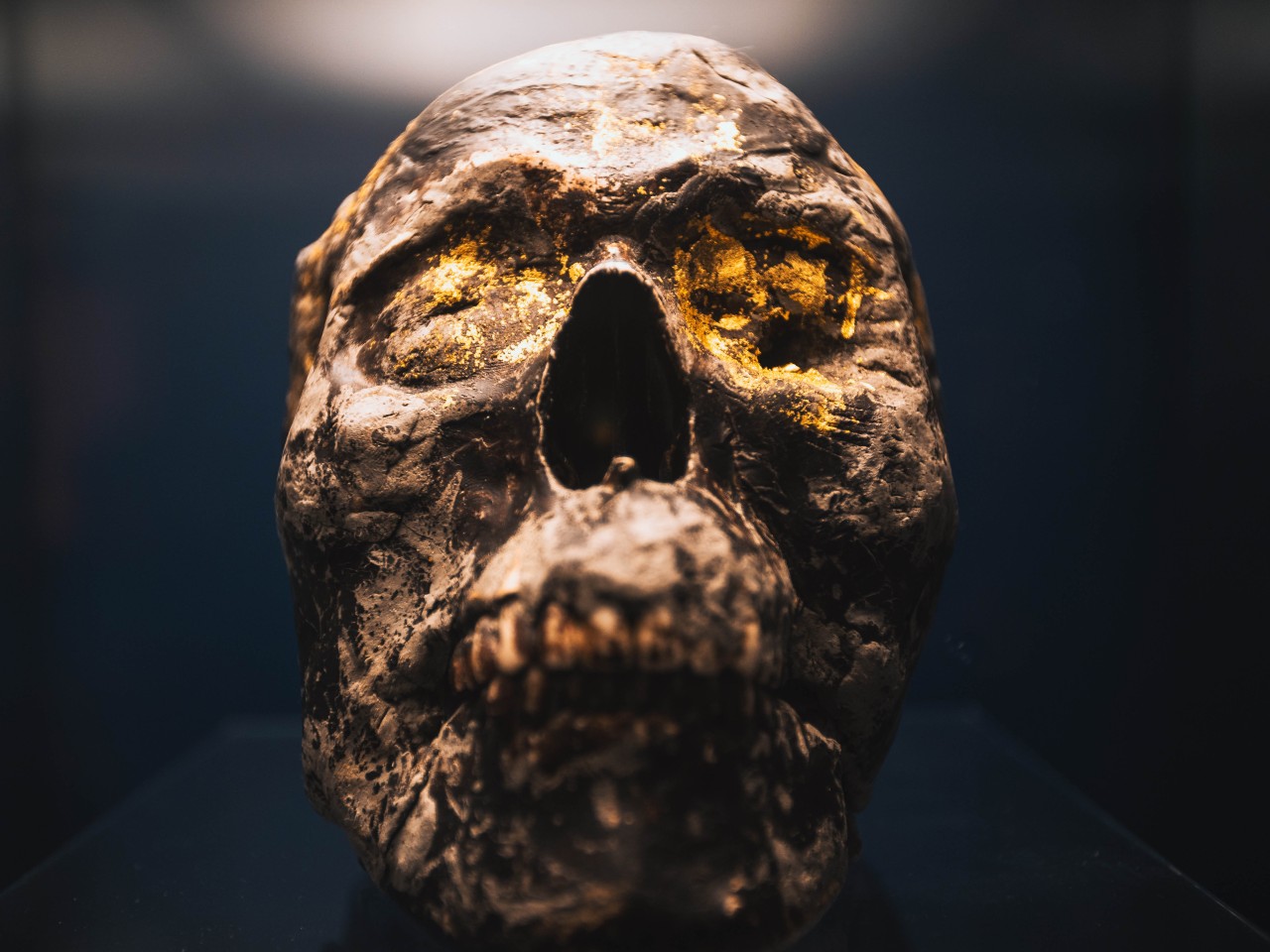 Replik eines Totenschädels